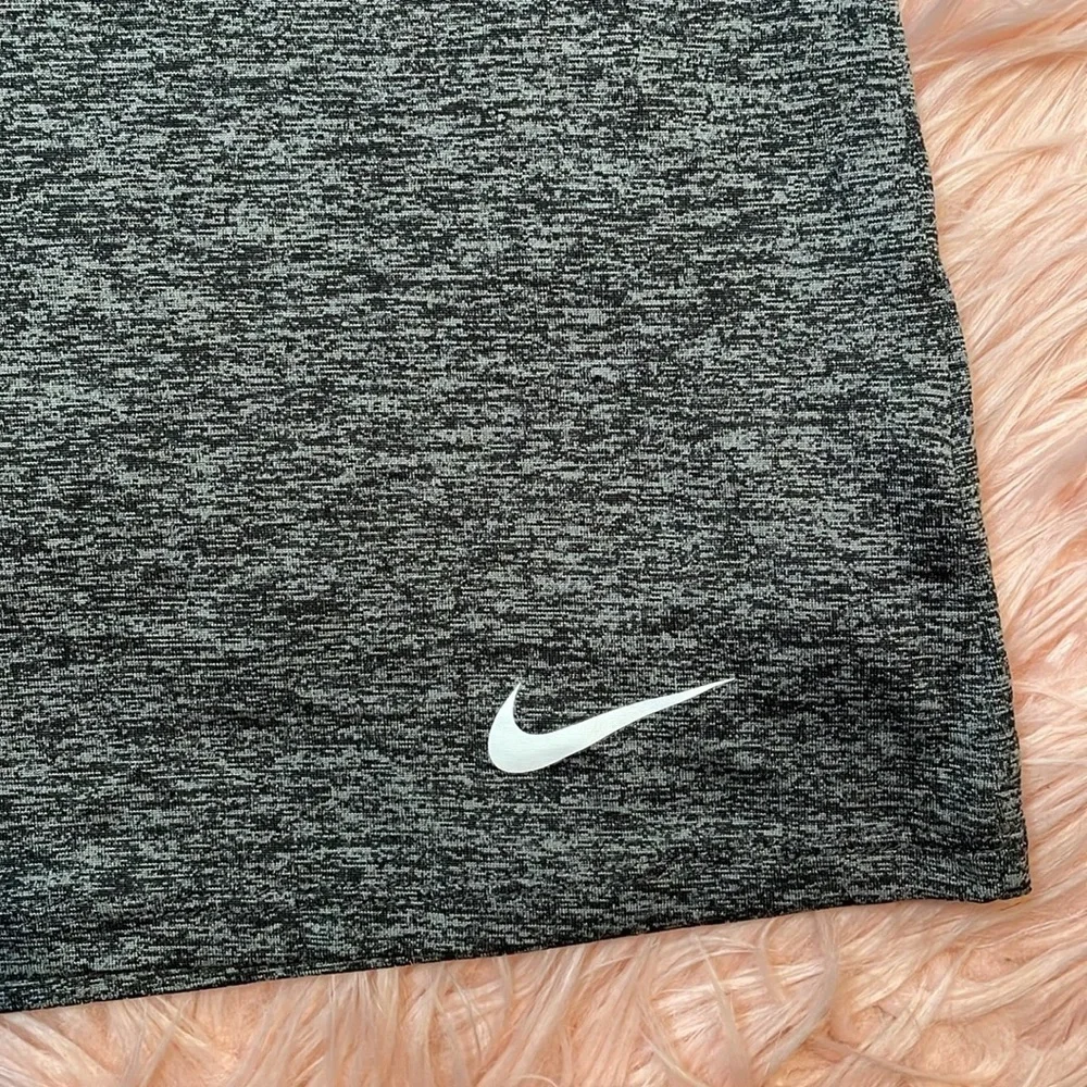Nike Gray Dir-Fit Scoop Neck Woman’s‎ Shirt Size XS